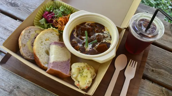 色々なランチメニューをお外でもお楽しみ頂けます