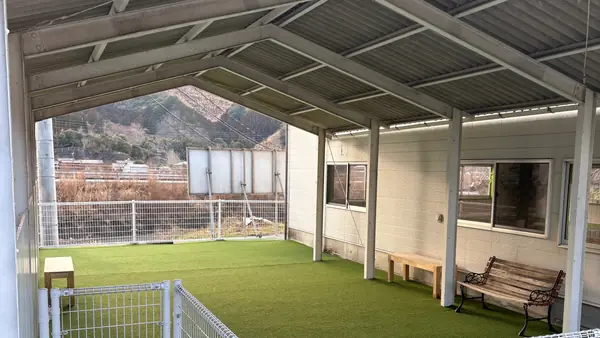 屋根付きランです。このほか室内ランもあります。